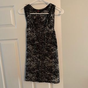 Forever 21 razor back tank top black and white L